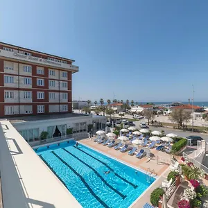 Hotell Grand & Riviera